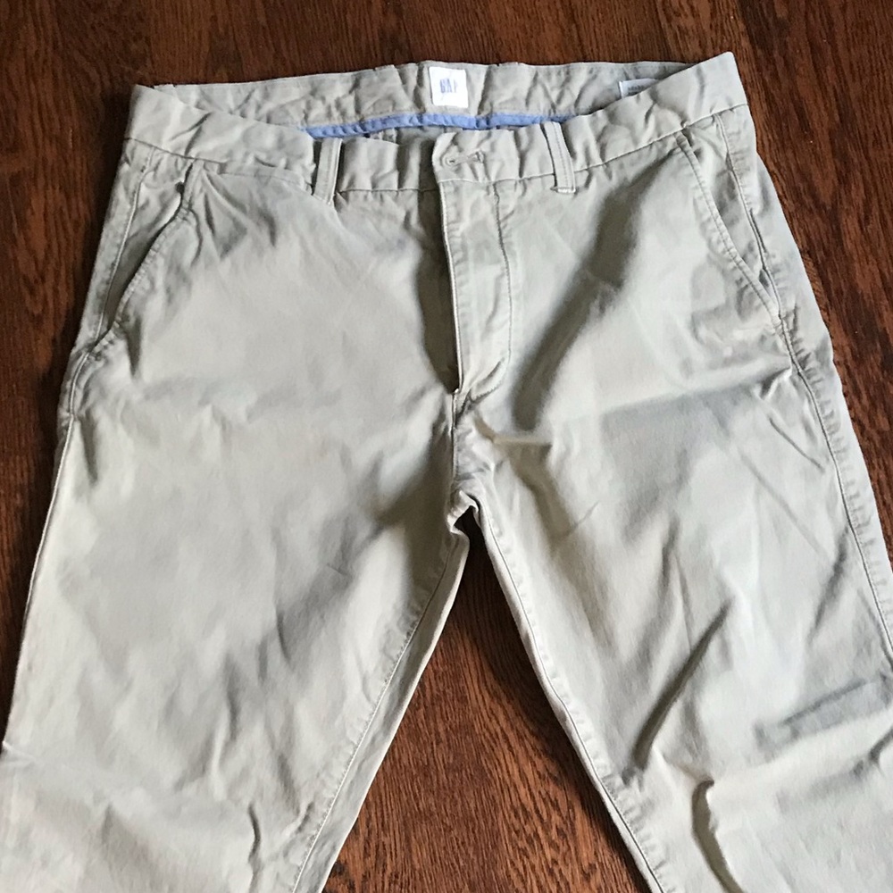 GAP Men’s Slim-Straight Kahkis, 33W X 30L